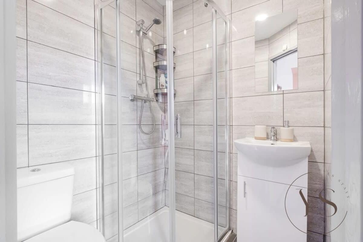Sienna Longton Studio 2D - Wi-Fi, Alton Towers, Netflix Stoke-on-Trent Ngoại thất bức ảnh